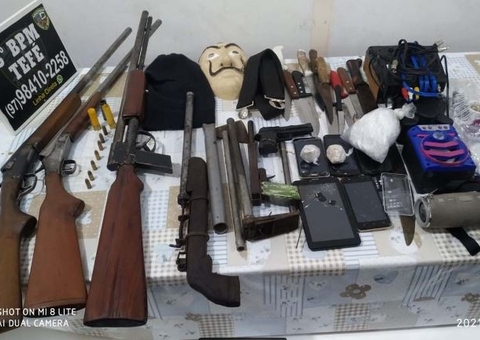 Trio com arsenal de guerra é preso por distribuir drogas no Amazonas