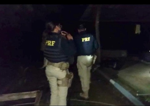 Homem é preso ao ser pego transportando 27 haitianos ilegais para o Brasil