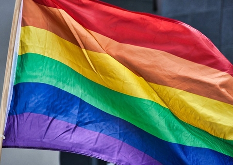 Nova regra da Meta permite ligar público LGBTQIA+ a doenças mentais