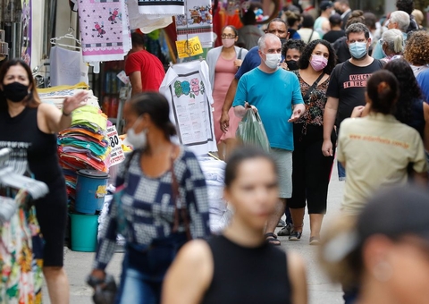 Covid-19: país tem 21,8 milhões de casos e quase 608 mil mortes