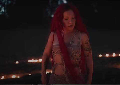 Ritual? Priscilla lança novo clipe polêmico; assista 'Elemento X'  