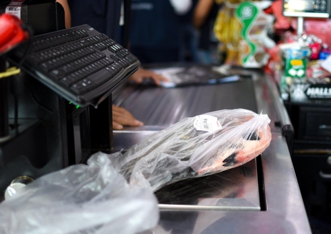 Supermercado é autuado por vender peixe com peso diferente entre balanças em Manaus
