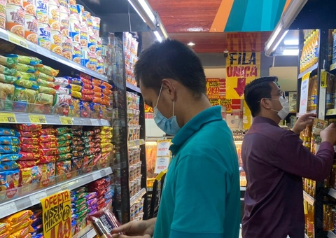 Procon apreende mais de 50 Kg de produtos estragados em mercado em Manaus