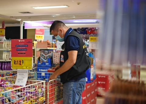 Mais de 30kg de produtos vencidos são apreendidos em mercado de Manaus