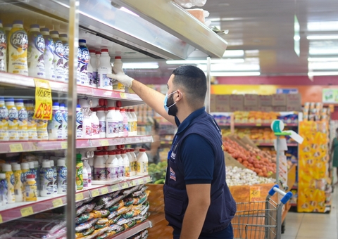 43 kg de alimentos estragados são apreendidos em mercado de Manaus