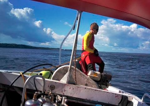 Buscas por jovem desaparecido em naufrágio entram no 2° dia no Amazonas