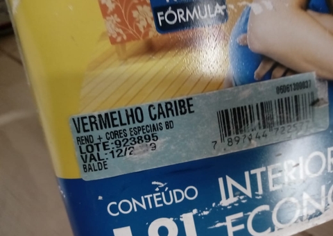 Material de construção é flagrado vendendo produtos vencidos em Manaus