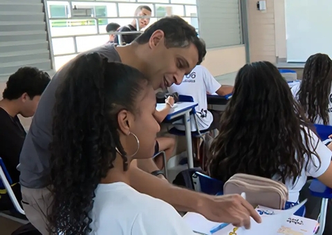 Congresso autoriza professores a acumularem outro cargo público