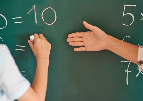 Investimento público em educação cai no Brasil entre 2015 e 2021