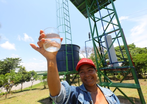 Comunidades afetadas pela seca recebem cestas básicas e água potável no Amazonas