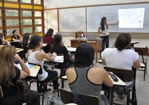 Inscrições no concurso da UFAM com salário de até R$ 9 mil encerram hoje 