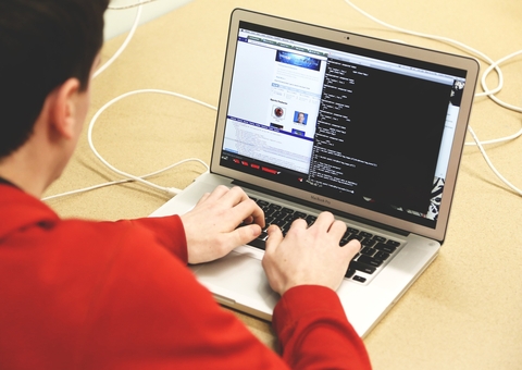 Golpistas usam mensagem falsa em nome da Receita Federal para roubar dados