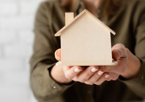 Auxílio-aluguel para mulheres vítimas de violência vai à sanção; entenda