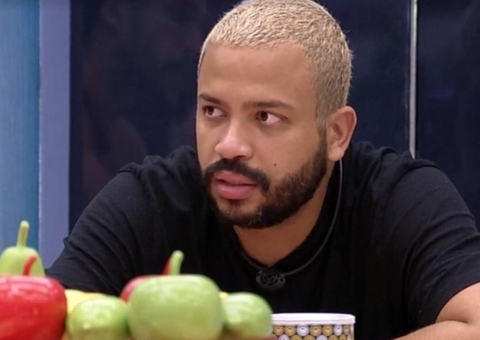 Projota reclama de banana pacovã na xepa: ‘não tem fruta normal para comer’