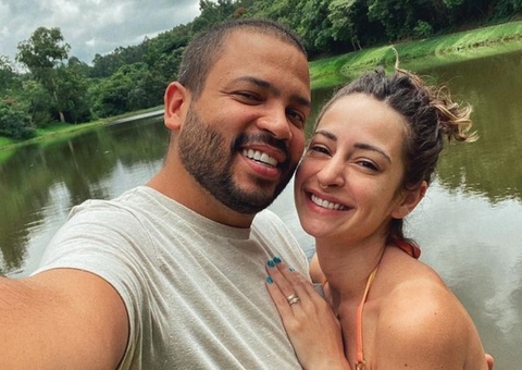 Mulher de Projota comenta fama de 'vilão' do rapper após volta do paredão