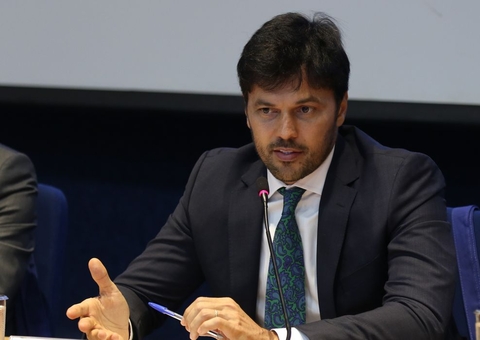 Insumos para 12 milhões de doses de vacina devem chegar neste domingo