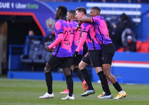 PSG vence Nice e assume liderança do Campeonato Francês