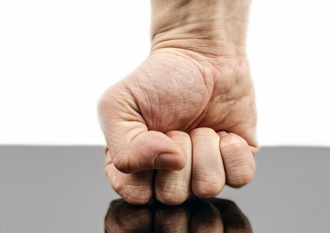 Homem é preso por agredir namorada a socos na Cidade Nova