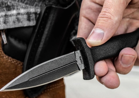 Moradores encontram homem morto a golpes de punhal em rua de Manaus