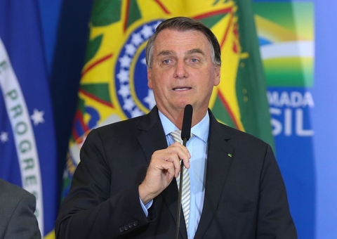 Bolsonaro zera PIS e Cofins do diesel e do gás de cozinha