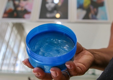 Anvisa manda recolher mais 5 marcas de pomadas capilares do mercado