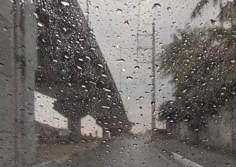 Chuva 'visita' Manaus após 30 dias de sol escaldante e recordes de temperatura