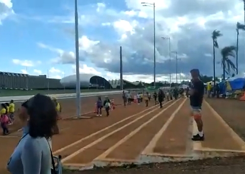 Acampamento em QG esvazia, e parte de bolsonaristas deixa local em dia de posse de Lula