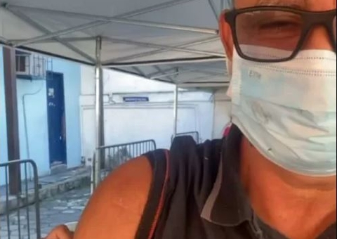 Queiroz critica isolamento ao ser vacinado contra covid: ‘vamos trabalhar’