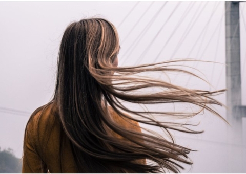 Saiba como tratar a queda capilar provocada pela Covid-19