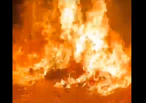 População se revolta e mata suspeito de assalto queimado e outro afogado no Amazonas