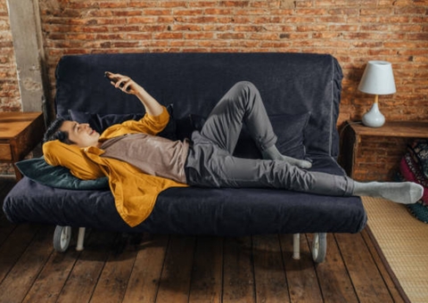 Japonês é pago para não fazer nada; o jovem cobra R$367 por ‘serviço’