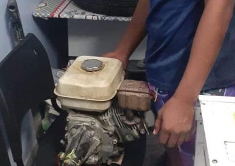 Homem é preso por roubar rabeta da mãe para comprar cachaça no Amazonas