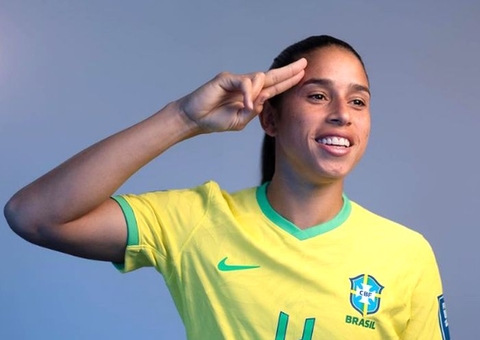 Zagueira da seleção brasileira é anunciada por time de Marta