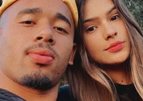 Gabriel Jesus anuncia gravidez da namorada após 2 meses de romance