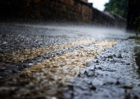 Forte chuva mata 21 pessoas na China; veja vídeo