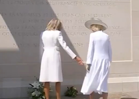 Constrangedor: Rainha Camilla se recusa a dar a mão à 1ª dama da França, Brigitte Macron; vídeo