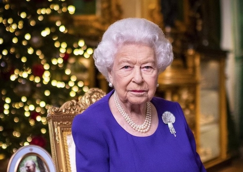 Jornalista comete gafe e anuncia morte da Rainha Elizabeth ao vivo