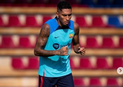 Raphinha faz golaço na estreia de Lewa, e Barça bate Real em jogo pegado