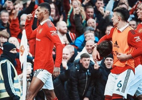 Rashford brilha, United vira sobre City e assume terceiro lugar do Inglês