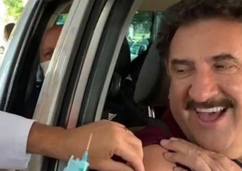 Ratinho é vacinado sem máscara e recebe criticas de seguidores