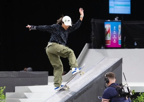 Rayssa Leal e Kelvin Hoefler são campeões da SLS em Chicago 