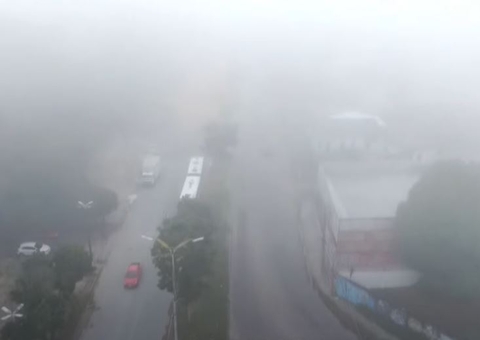 Névoa encobre zonas de Manaus e compromete trânsito 