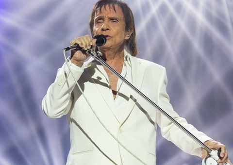 Roberto Carlos adia show por problemas de saúde