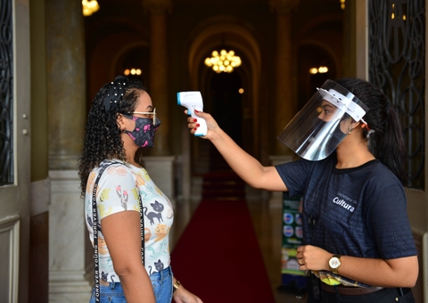 Teatro Amazonas recebe mais de 8 mil visitantes em 2 meses
