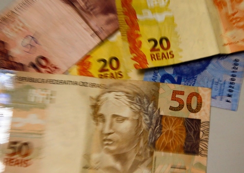 Saiba quem pode sacar abono salarial a partir desta quarta-feira 