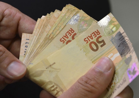 Aposentados e pensionistas com NIS finais 4 e 9 recebem parcela do 13º