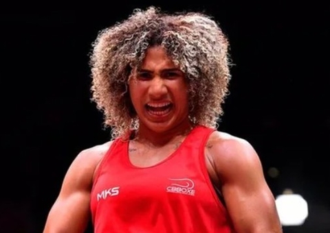 Rebeca Lima é campeã mundial de boxe em Liverpool