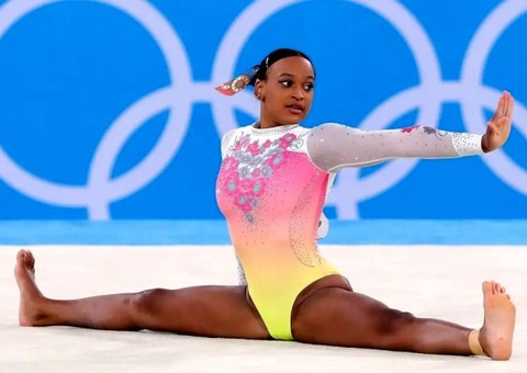 Campeã do mundo, Rebeca Andrade tem Simone Biles pela frente na luta pelo bi