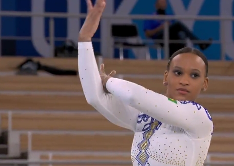 Rebeca Andrade se apresenta com ‘Baile de Favela’ e fica atrás apenas de Simone Biles