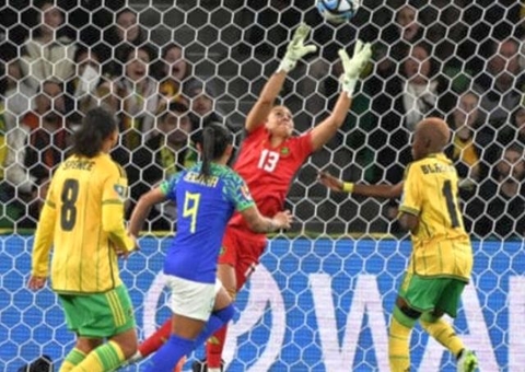 Goleira da Jamaica cobra federação após campanha na Copa: 'Levar a sério'